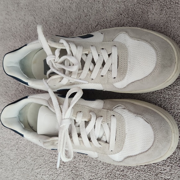 VEJA™ V-10 sneakers, Size 8, Excellent Used Condition - Picture 3 of 16